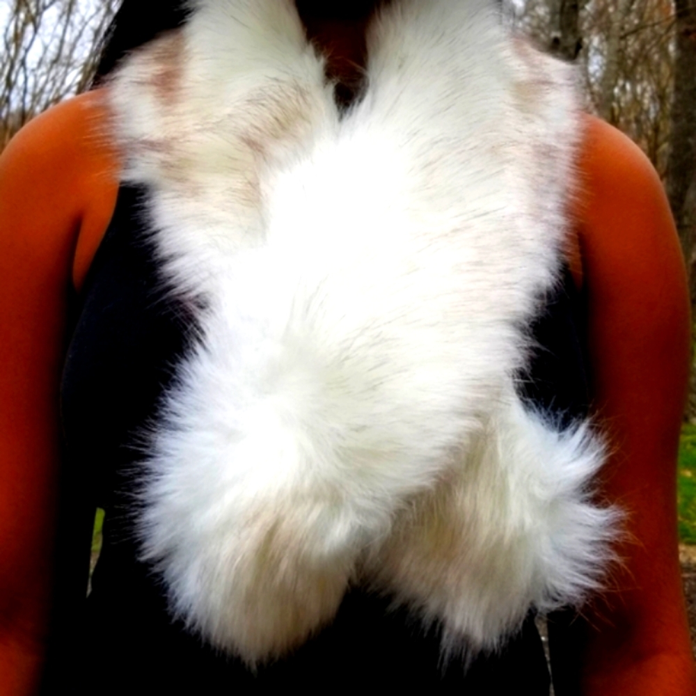 đ¤Luxurious Cream & Brown faux fur scarfđ¤ - Picture 7 of 16